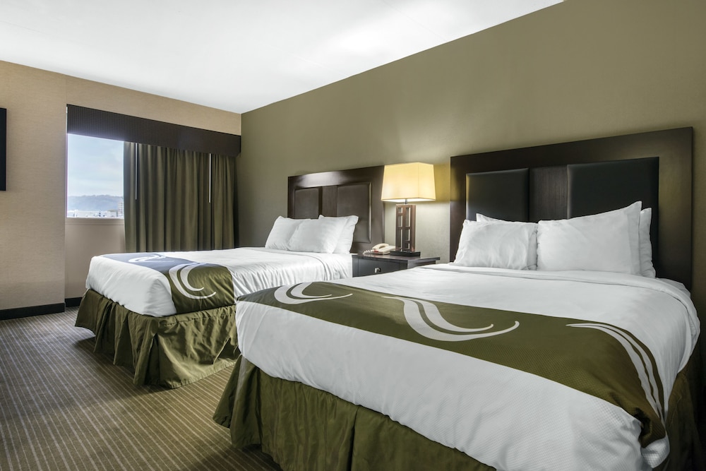 Standard Room, 2 Queen Beds, Non Smoking - Photo 3