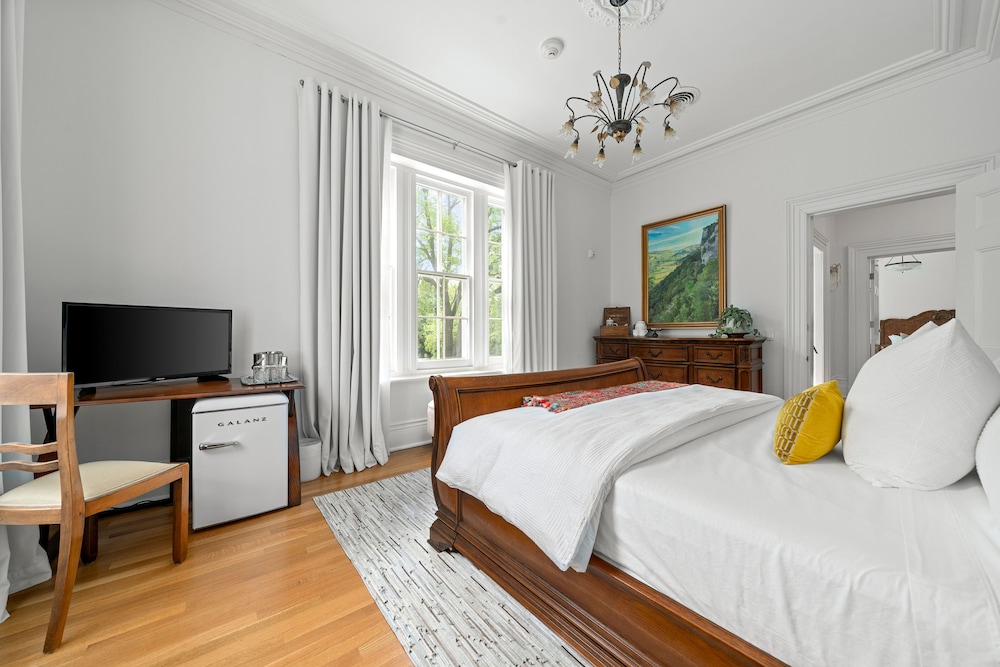 The Elizabeth Taylor Suite photo 2