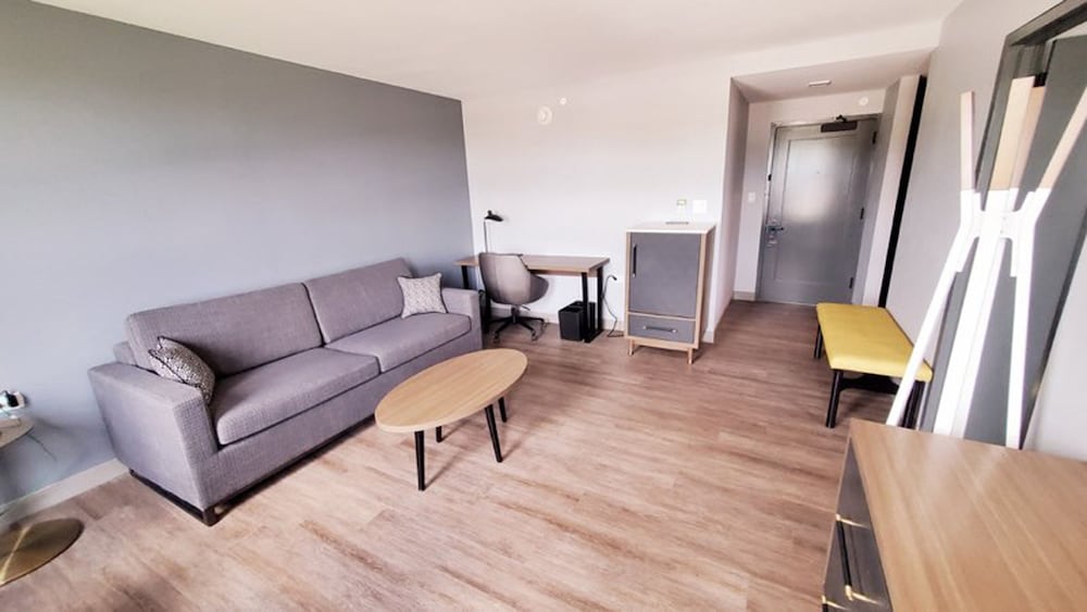 Suite, 1 Bedroom, Accessible (Communications Accessible) - Photo 6