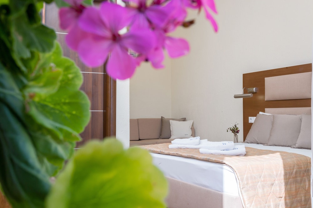 Basic Double Room, 1 Double Bed, Patio, Pool View
