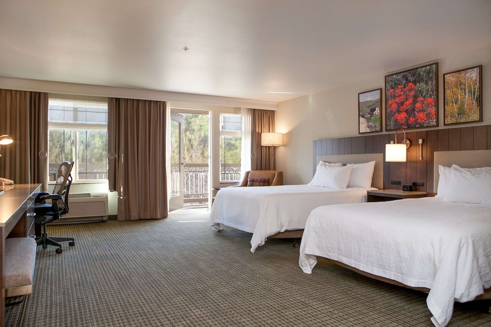 Two Queen Bed River View Accessible photo 2