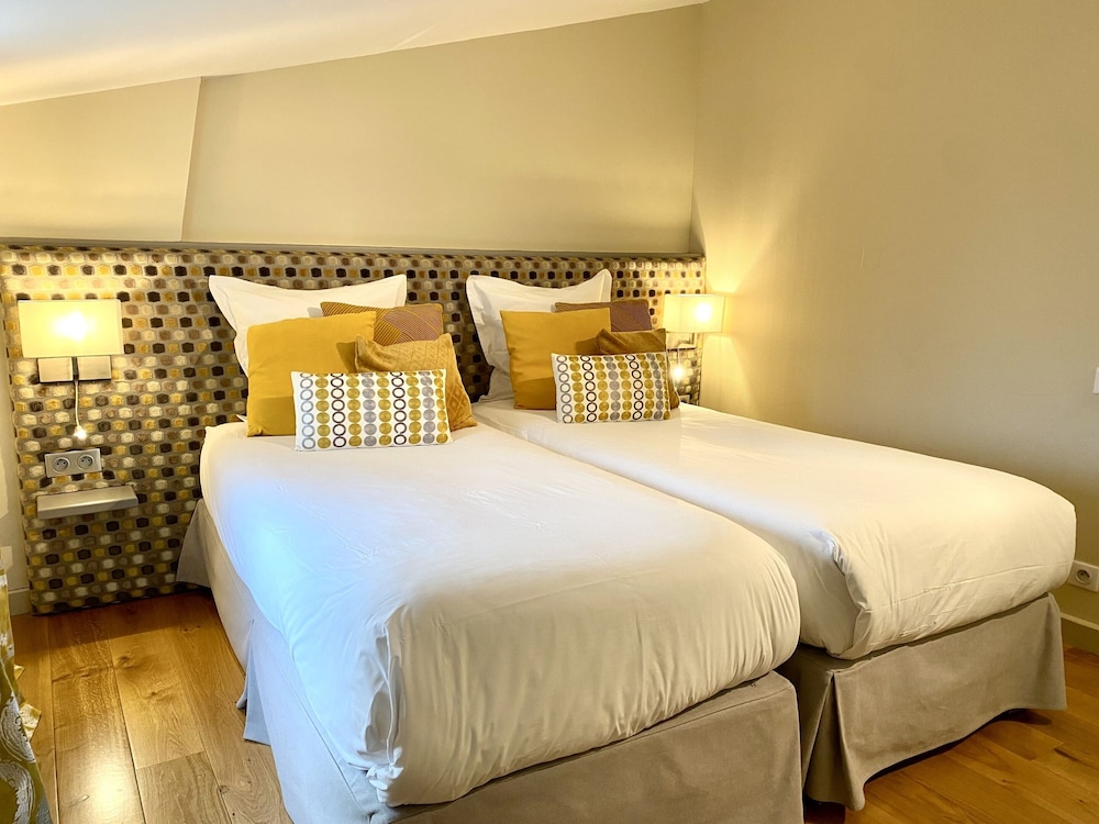 Panoramic Apartment, Ensuite, Courtyard View