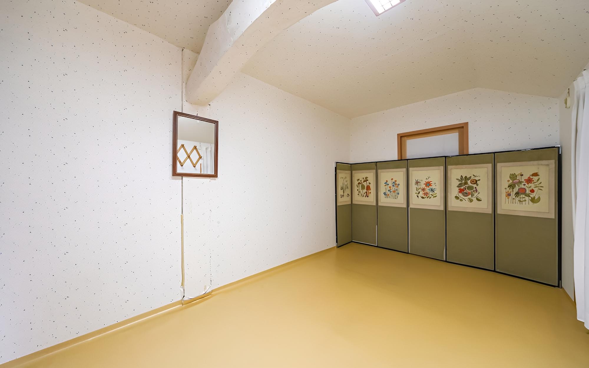 Room (Nan Room (Hwangto Ondol Room Pet Allo)