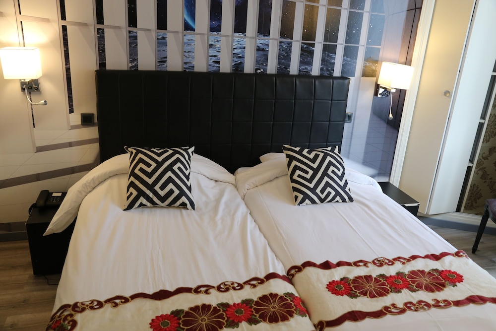 Standard Room, 2 Twin Beds photo 3