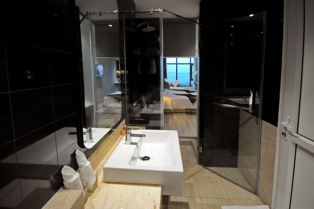 Deluxe Room, Sea View - Photo 3