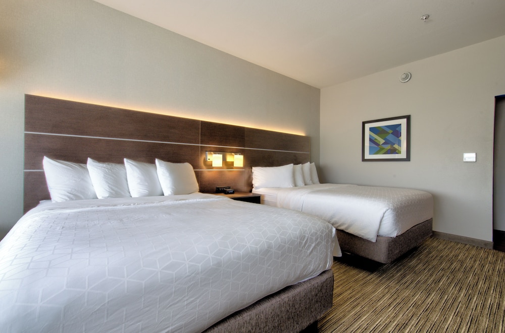 Standard Room, 2 Queen Beds, Accessible Bathtub (Mobility) - Photo 3