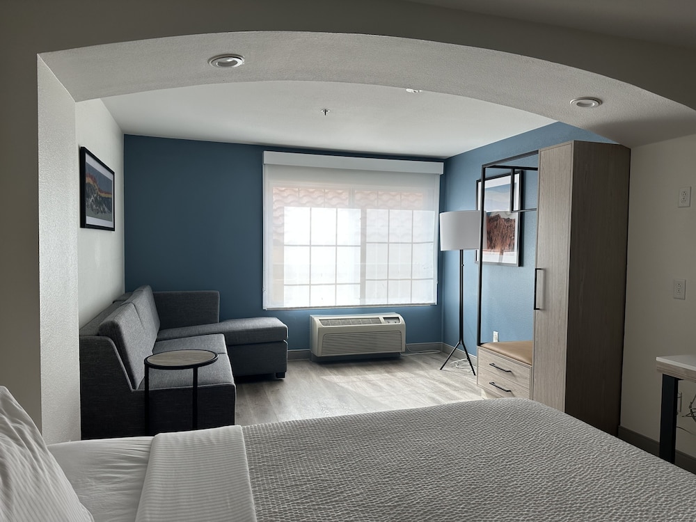 Studio Suite, 1 King Bed, Non Smoking - Photo 7