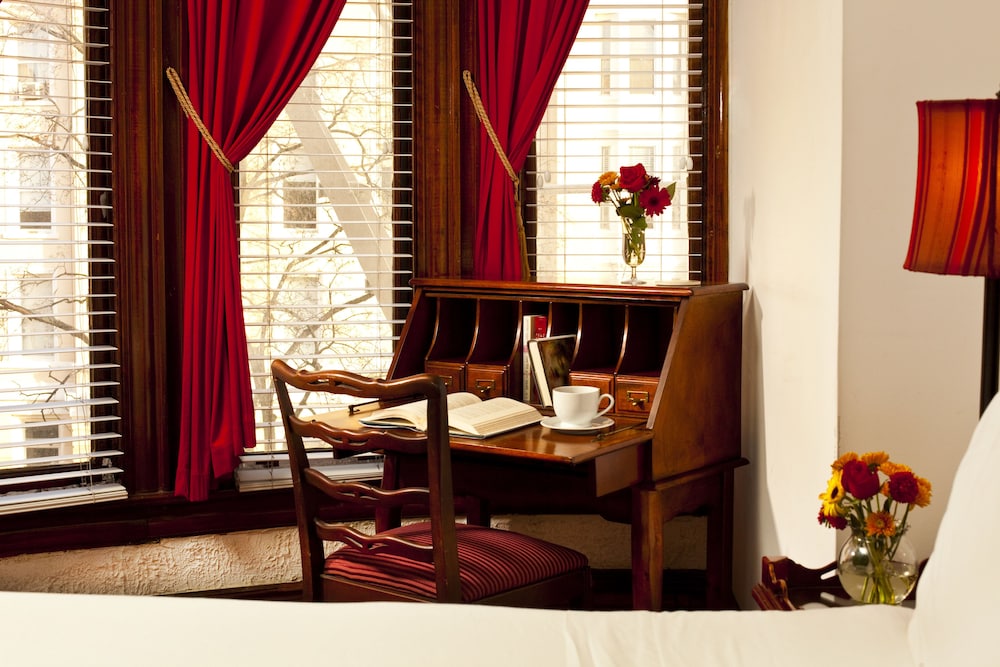 Room, 1 Queen Bed (301)