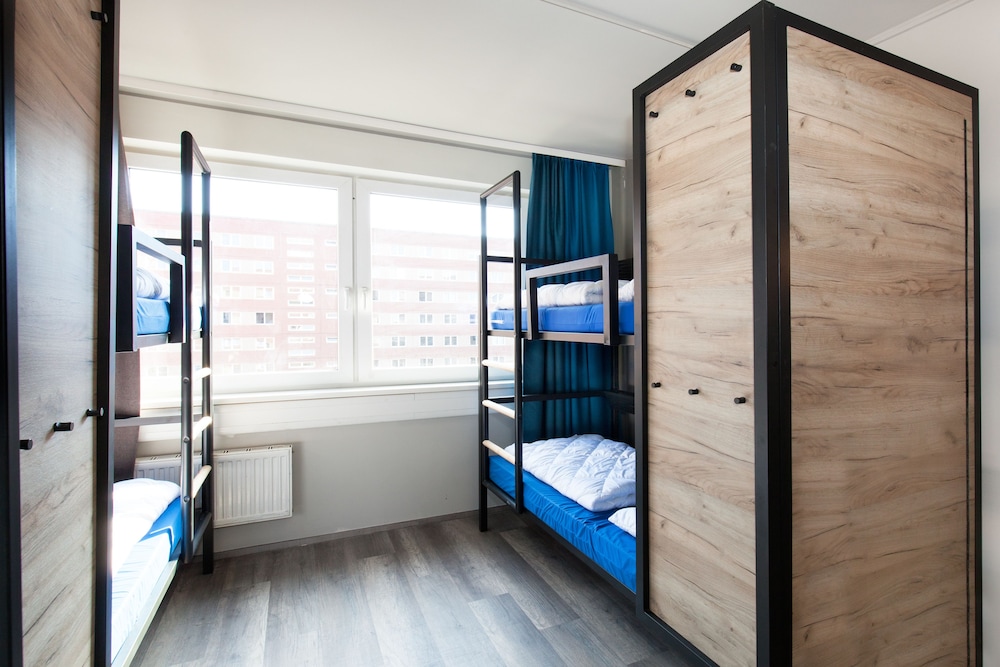 Six Bed Room photo 3