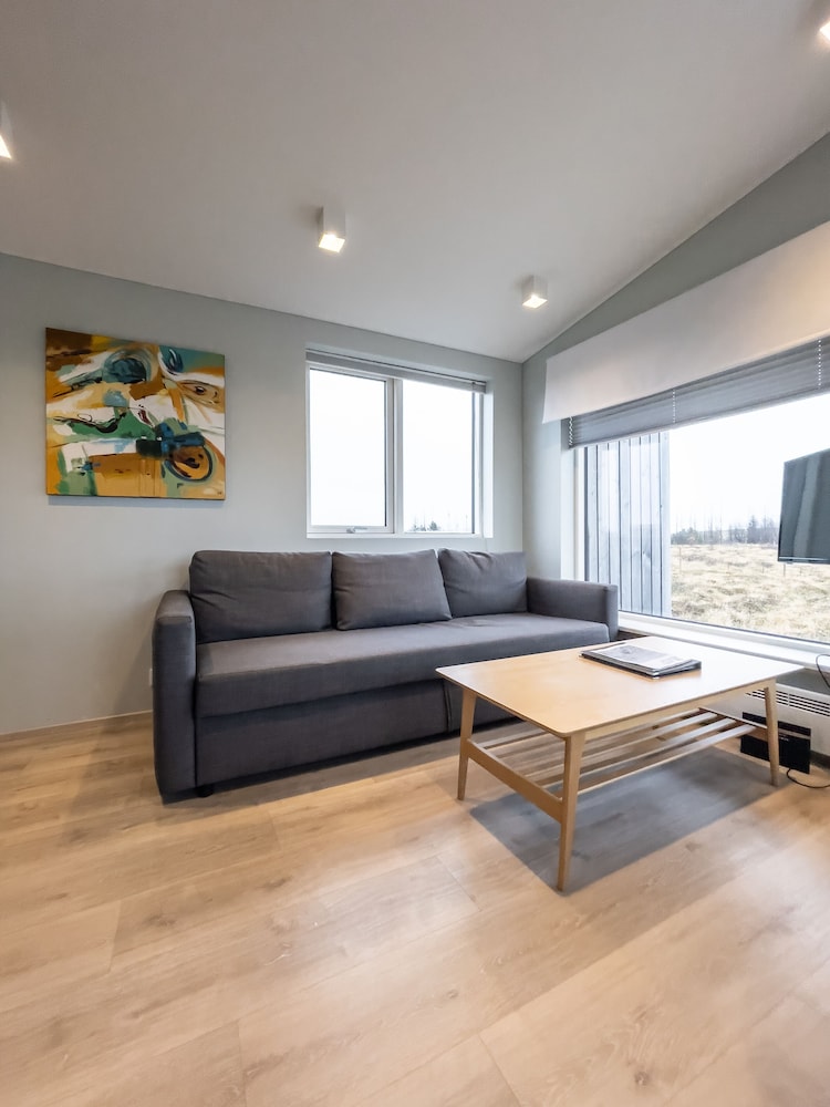 Comfort Cabin, 1 Double Bed with Sofa bed, Hot Tub (7B) photo 1