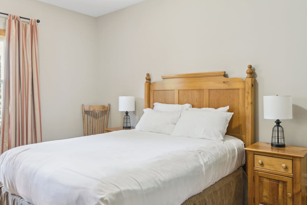 Family Townhome, 2 Bedrooms (126 Snowbridge - No Pets Allowed) photo 2