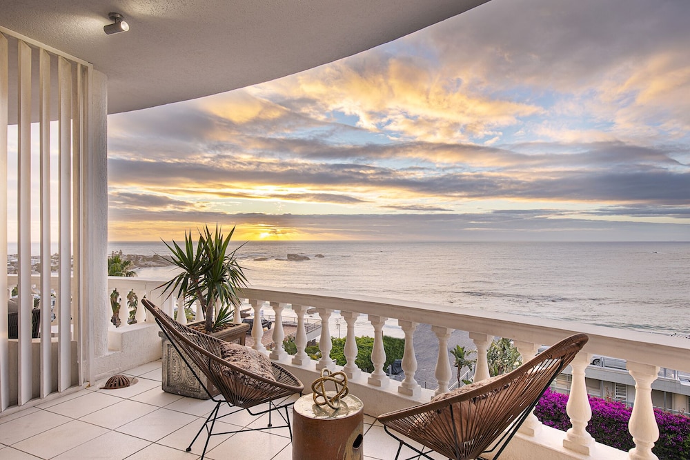 Clifton YOLO Spaces Clifton Beachfront Dream