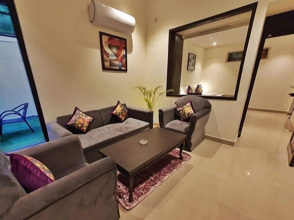 Luxury Suite photo 1