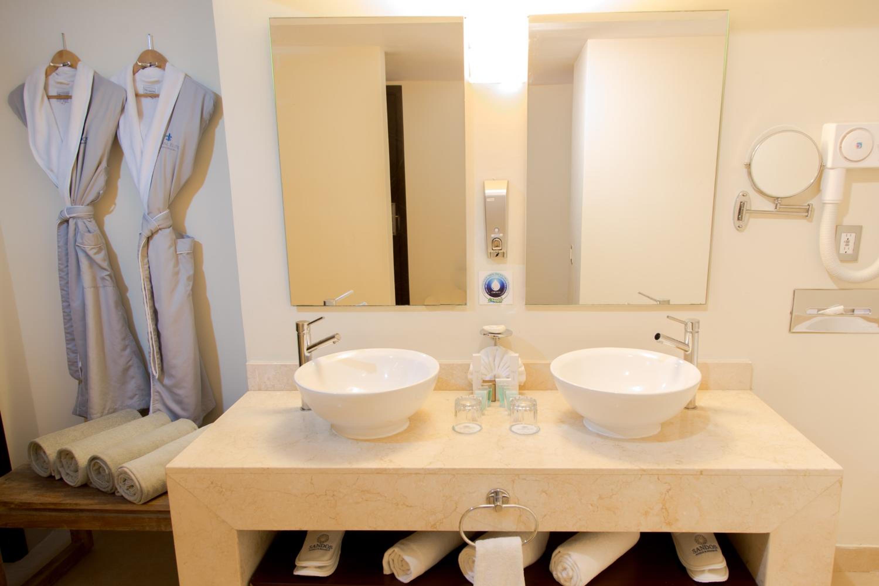 Hacienda One Bedroom Suite (2 Adults + 3 Children) photo 3