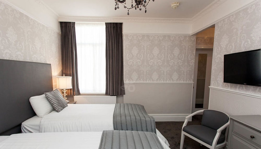 Twin Room - Photo 2