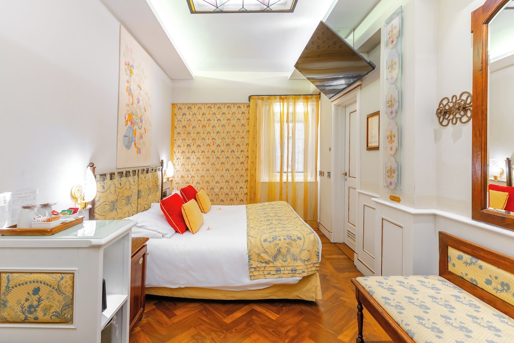 Classic Double or Twin Room - Photo 16