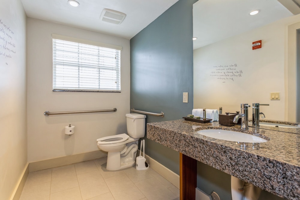 Accessible Queen Room (Self Check-in)