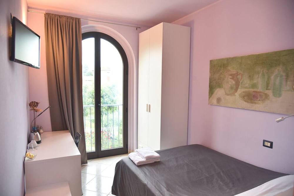 Economy Double Room, 1 Double Bed, Refrigerator, Garden View