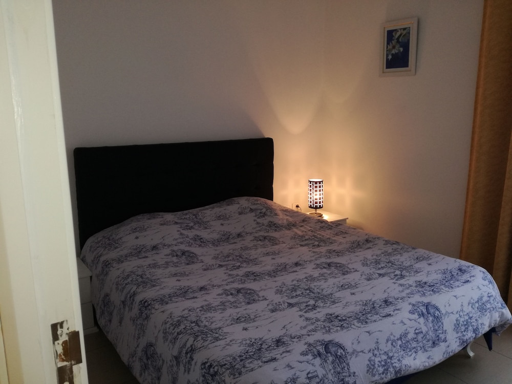 Basic Apartment, 1 Queen Bed photo 1