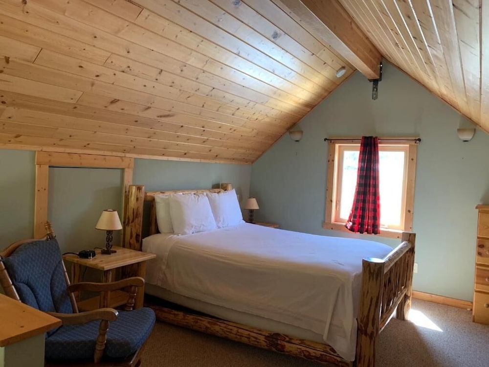 Deluxe Cabin, 1 Bedroom, Hot Tub, River View