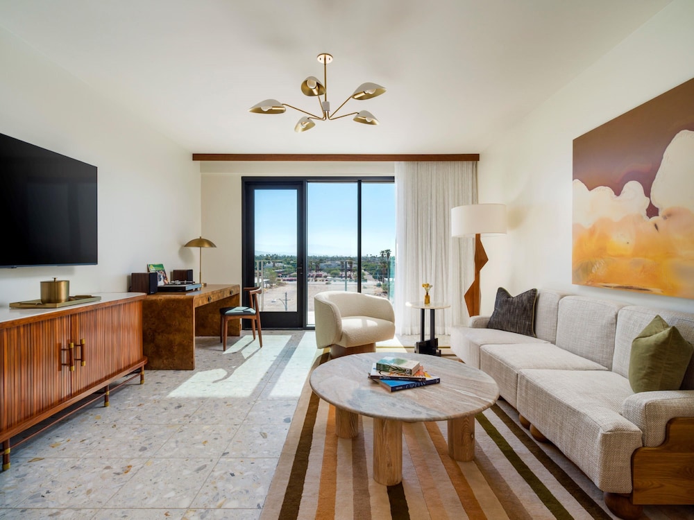 Suite, Accessible (Canyon Upper Stories)
