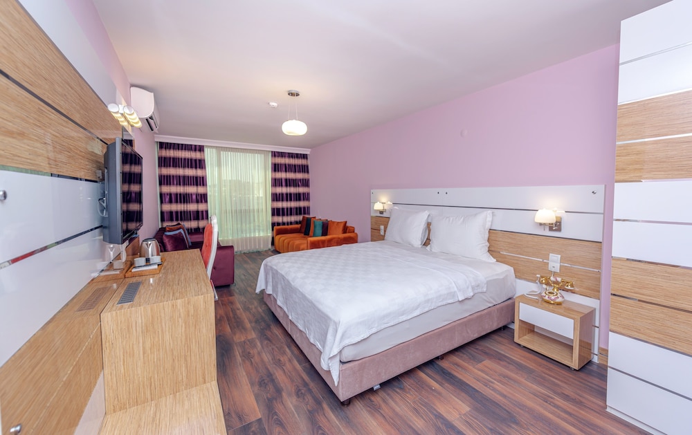 Quadruple Room - Photo 12