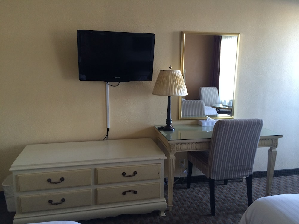 Standard Room, 2 Double Beds photo 2