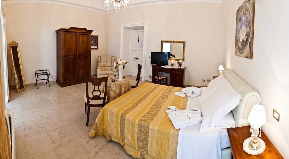 Prestige Suite with Whirlpool Bath photo 1