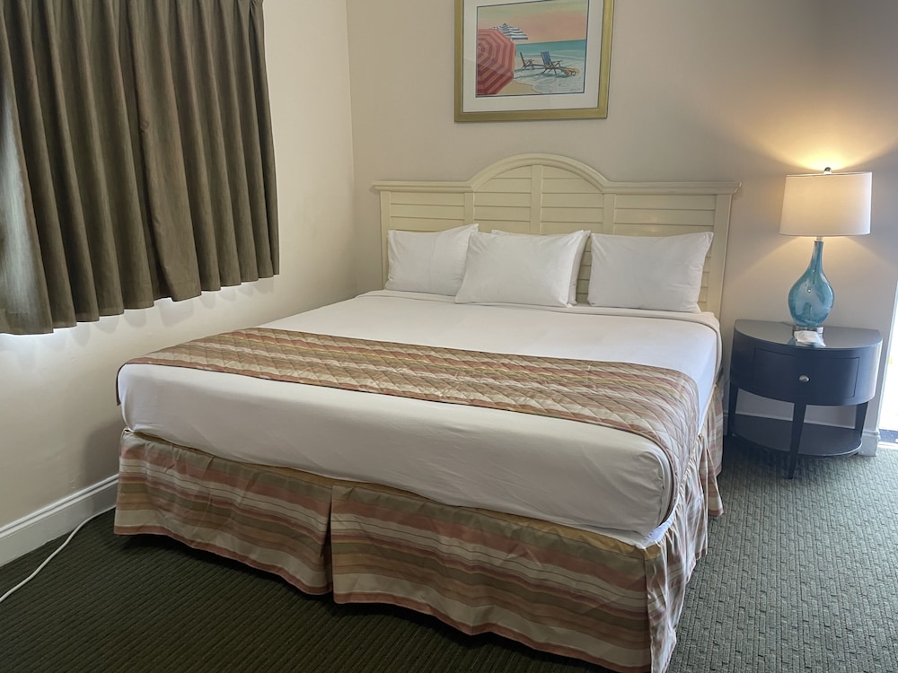 Deluxe Room, 1 King Bed, Kitchenette - Photo 4
