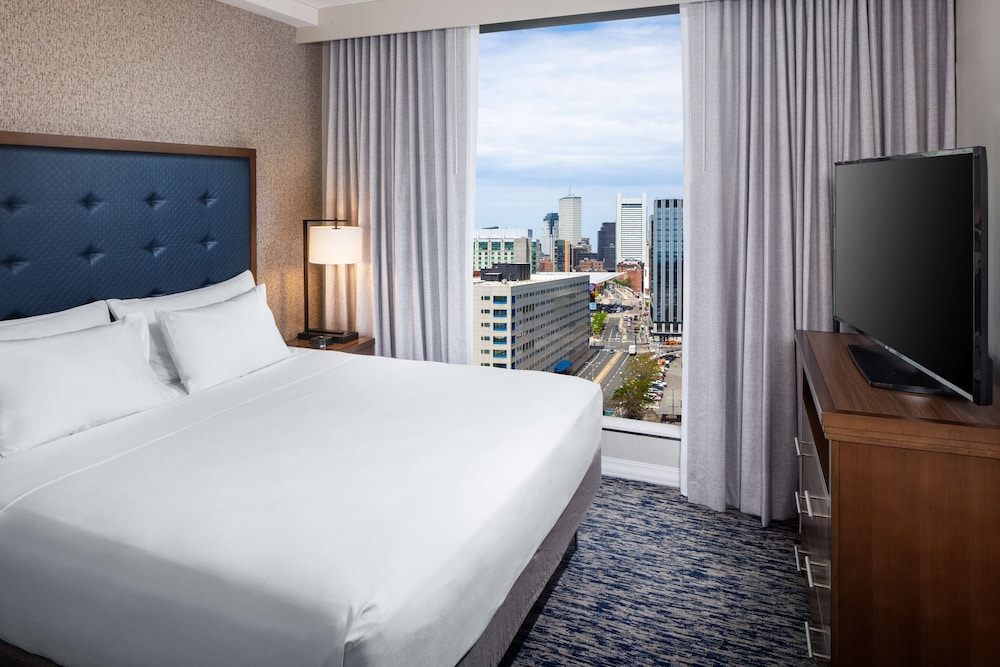 One Bedroom Suite, 1 King Bed (Hearing Accessible)