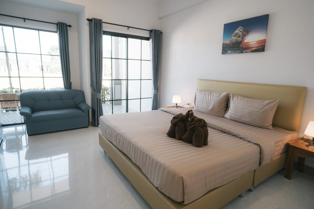 Deluxe King Room - Photo 1