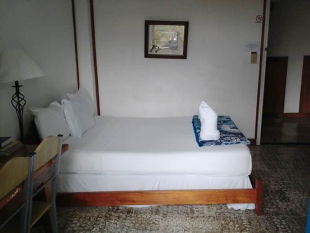 Deluxe Double Room, Multiple Beds, Non Smoking photo 2