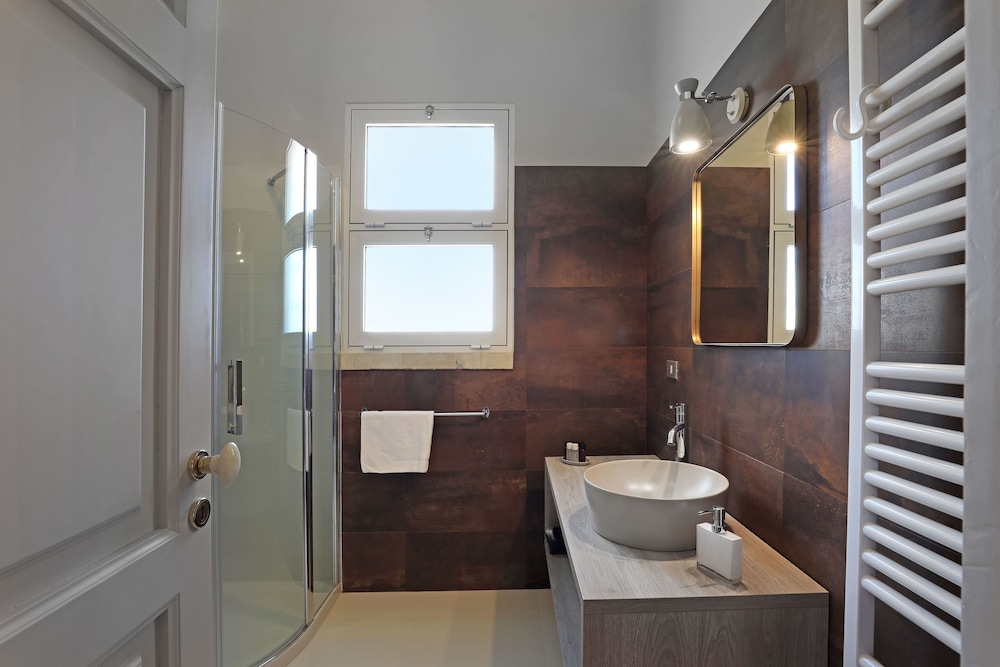 Classic Double Room - Photo 16