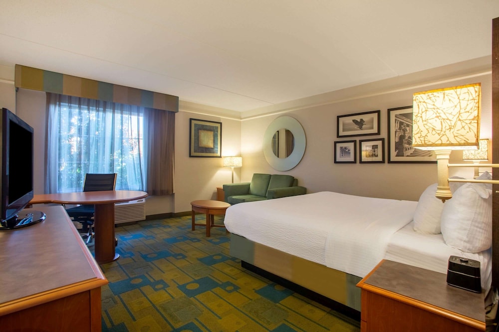 Deluxe Room, 1 King Bed, Non Smoking (Deluxe Executive Room) - Photo 3