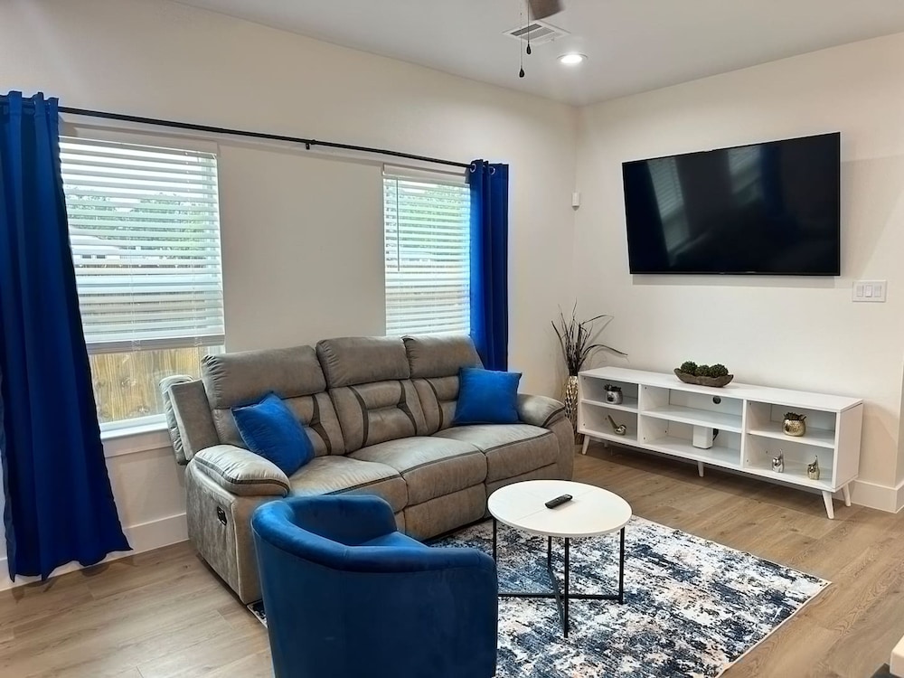 Cozy 3br Retreat With Yard, Billede 15