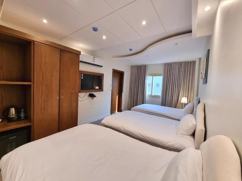Deluxe Triple Room photo 3