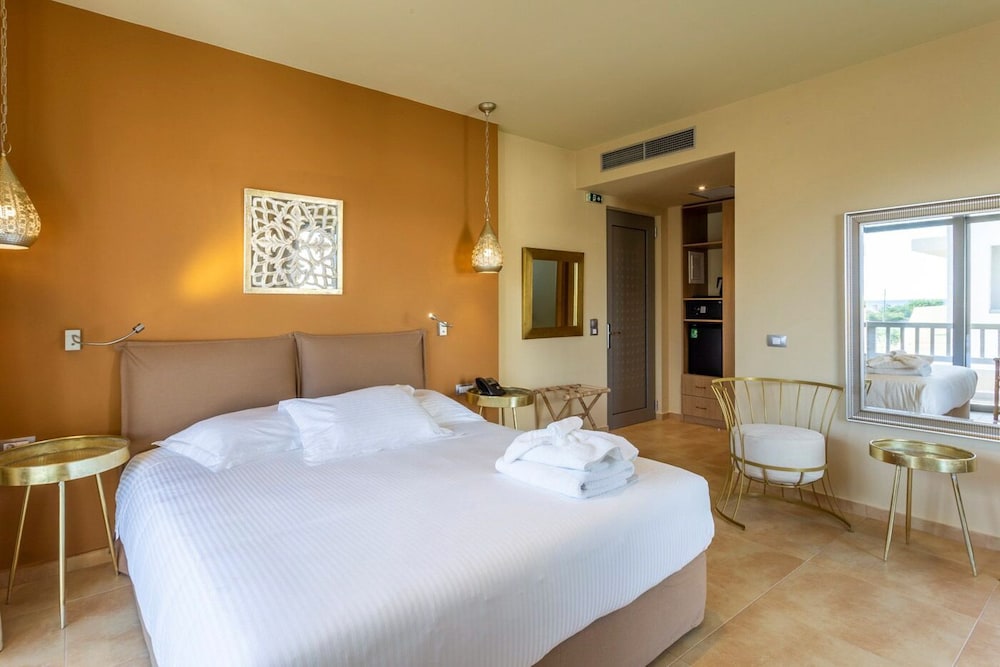 Deluxe Double Room - Photo 10