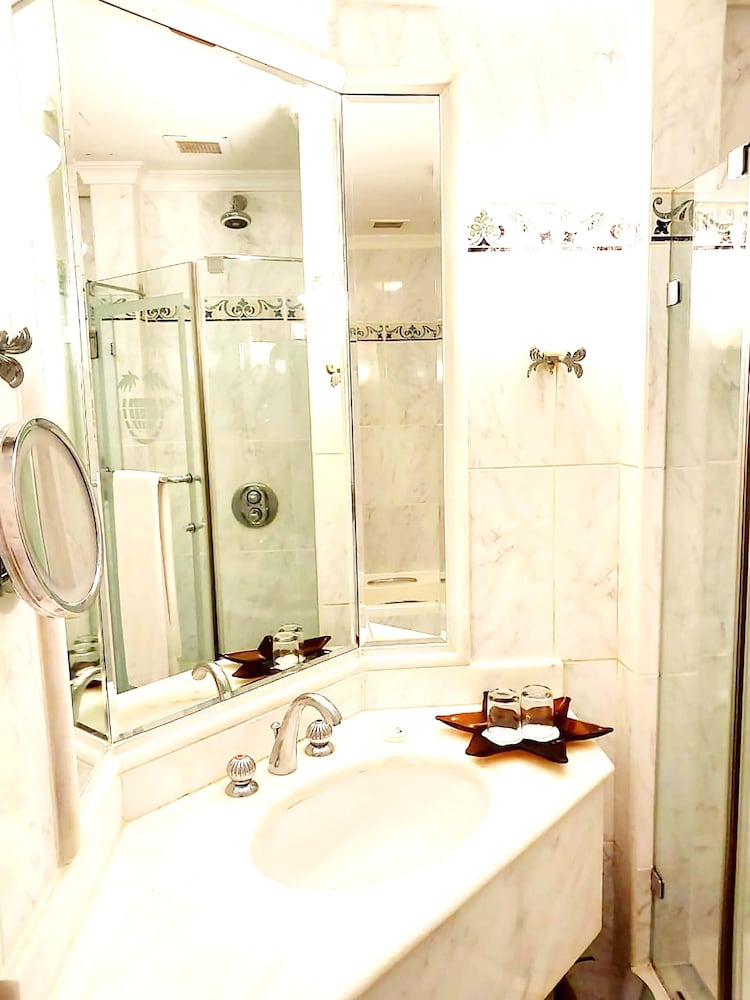 Deluxe Room with 20% discount on F&B photo 3