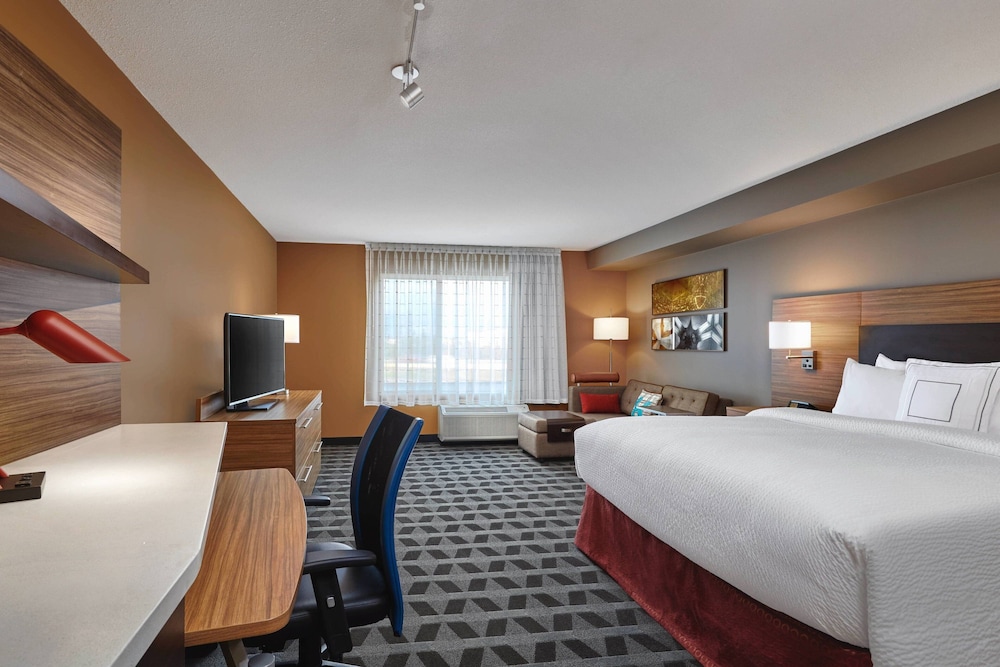 Signature Studio, 1 King Bed with Sofa bed