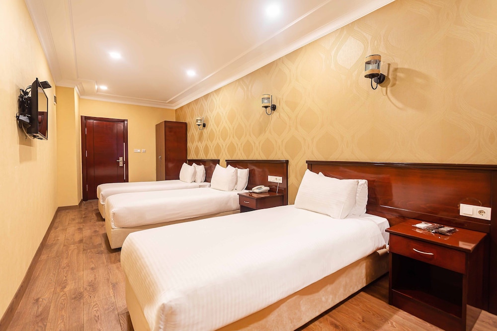 Standard Triple Room, City View photo 1