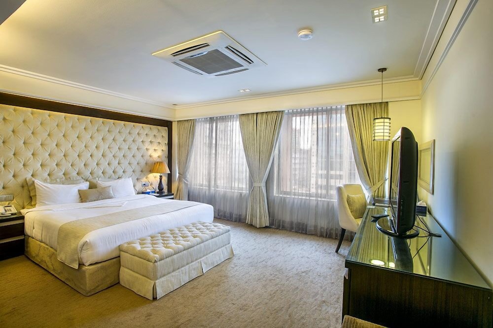 Royal Room photo 3