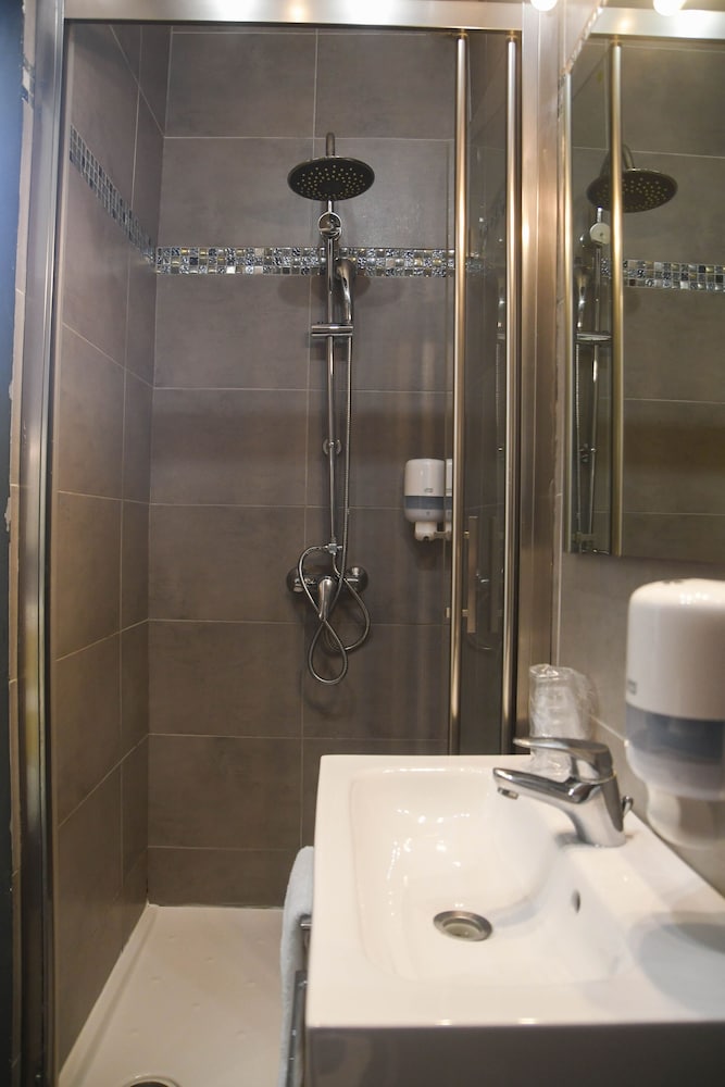 Economic Room with Shared Toilets photo 3