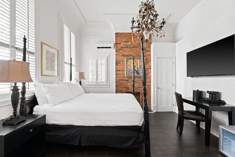 Deluxe Room, 1 Queen Bed - Photo 1