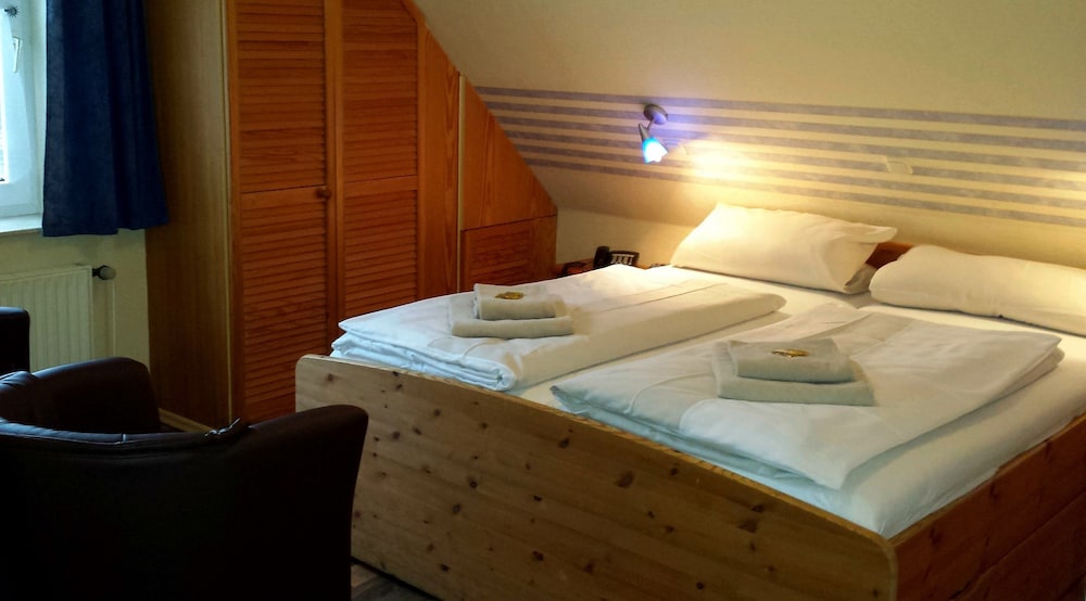 Economy Double Room Single Use photo 3