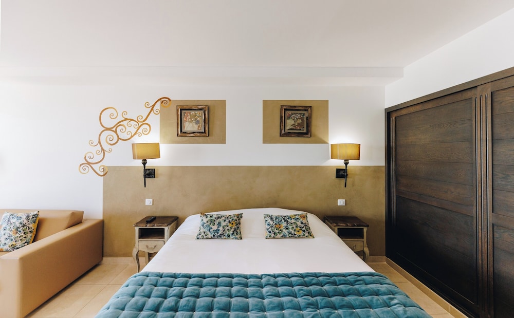 Single Room, Sea View