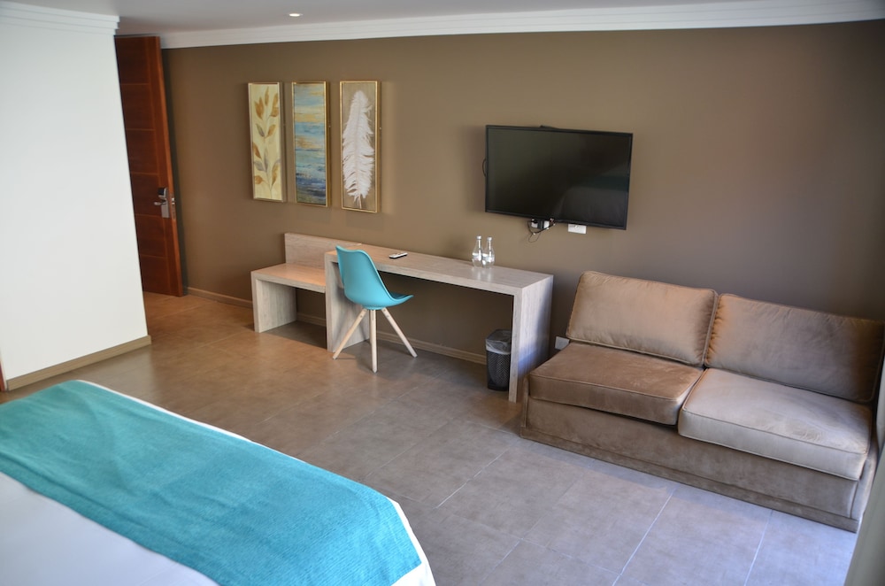 Superior Triple Room, 1 King Bed with Sofa bed, Non Smoking, Beach View photo 2