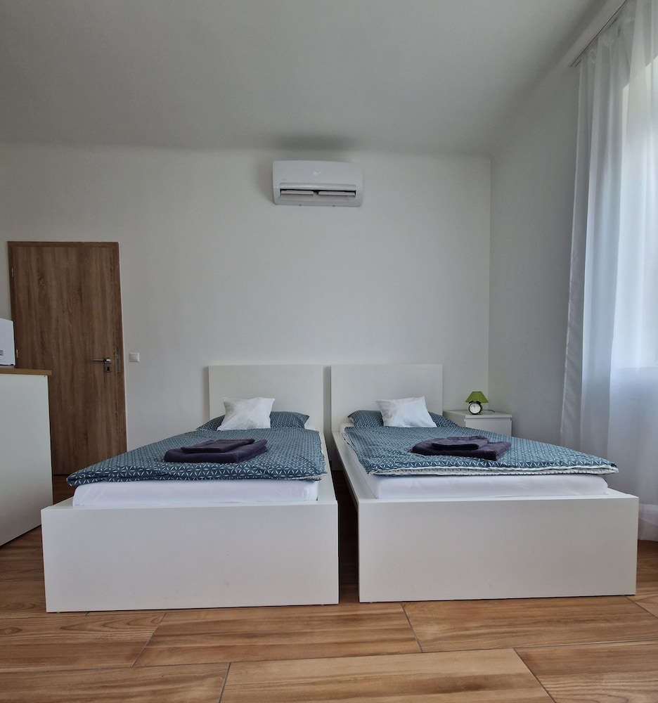 Classic Studio, 2 Twin Beds photo 1