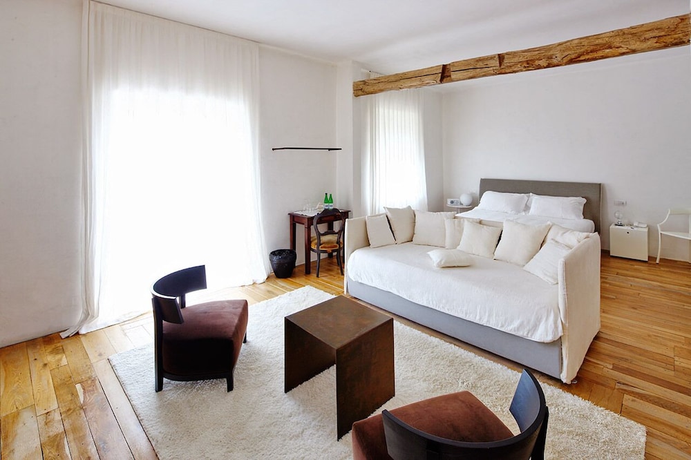 Deluxe Suite, View photo 2