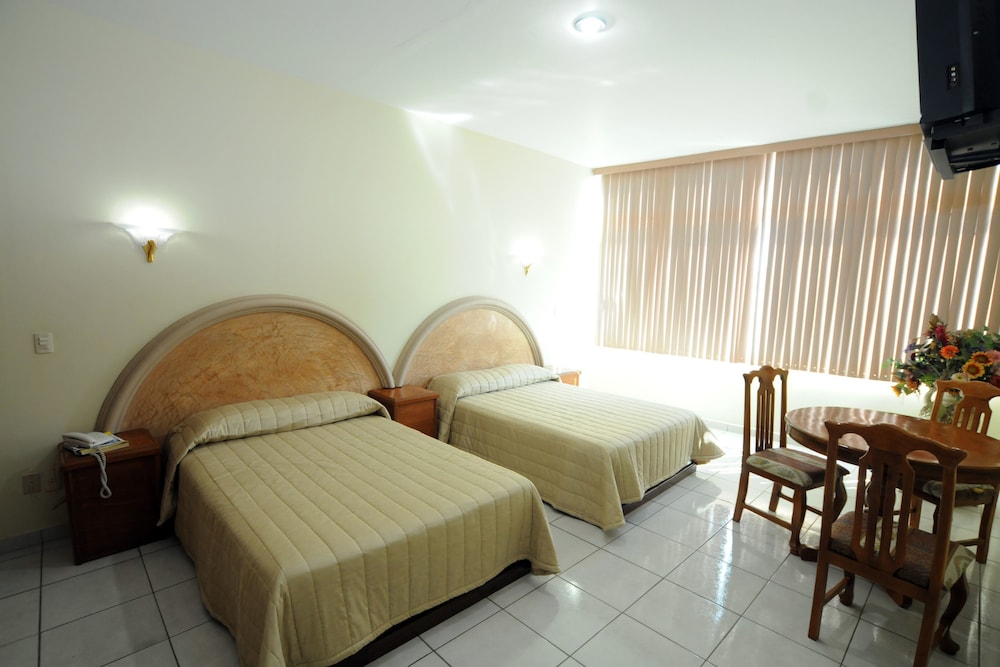 Standard Room, Multiple Beds photo 3