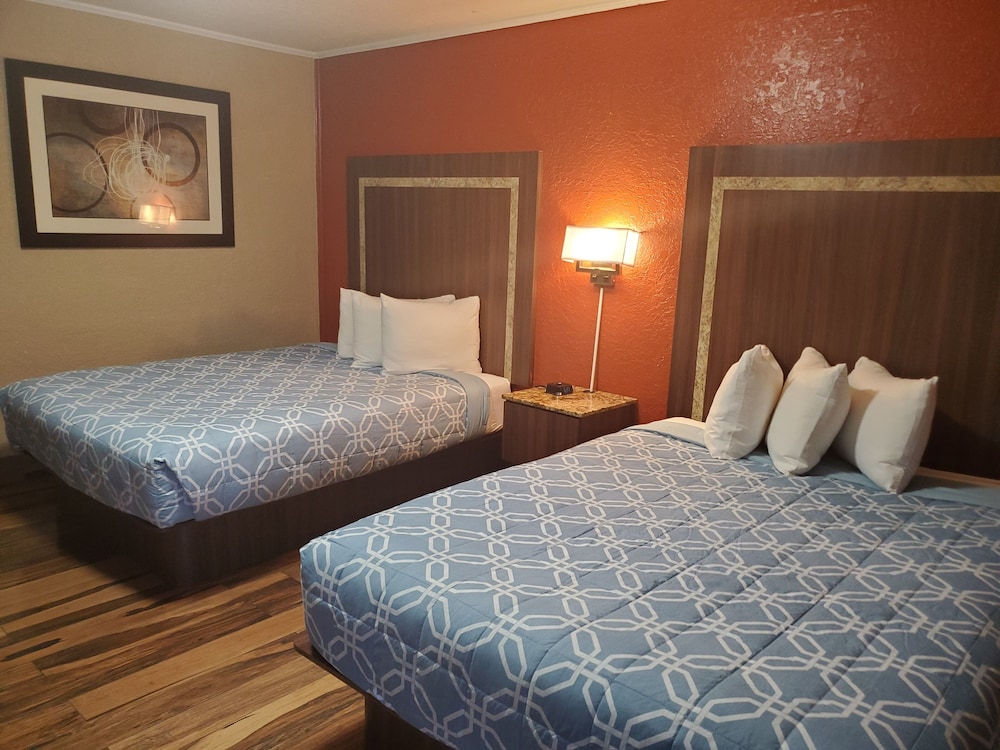 Standard Single Room, 1 King Bed photo 3